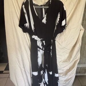 Elegant Black and White Women's pantsuit